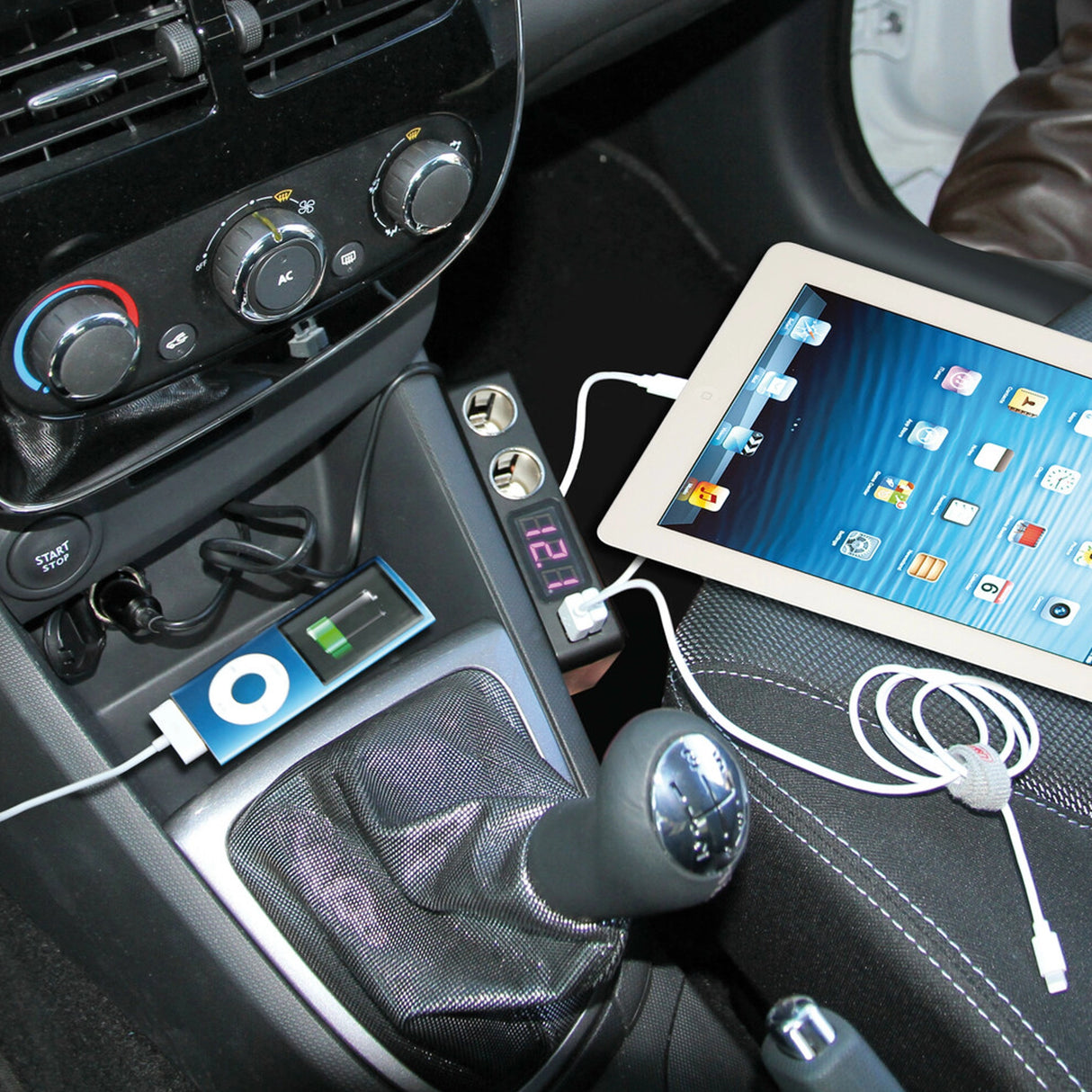 2-es szivargyújtó elosztó 2 USB kimenettel voltmérővel