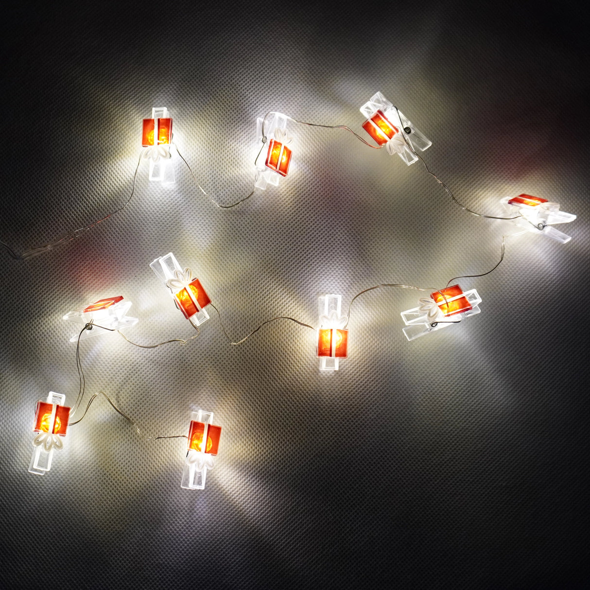 Karácsonyi fényfüzér 10 LED-es 120 cm piros ajándékcsomag világít