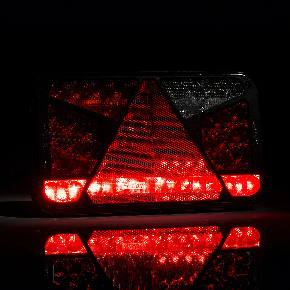 Hátsó lámpa LED 6 funkciós háromszög prizmás csatlakozós Canbus 12V bal oldal