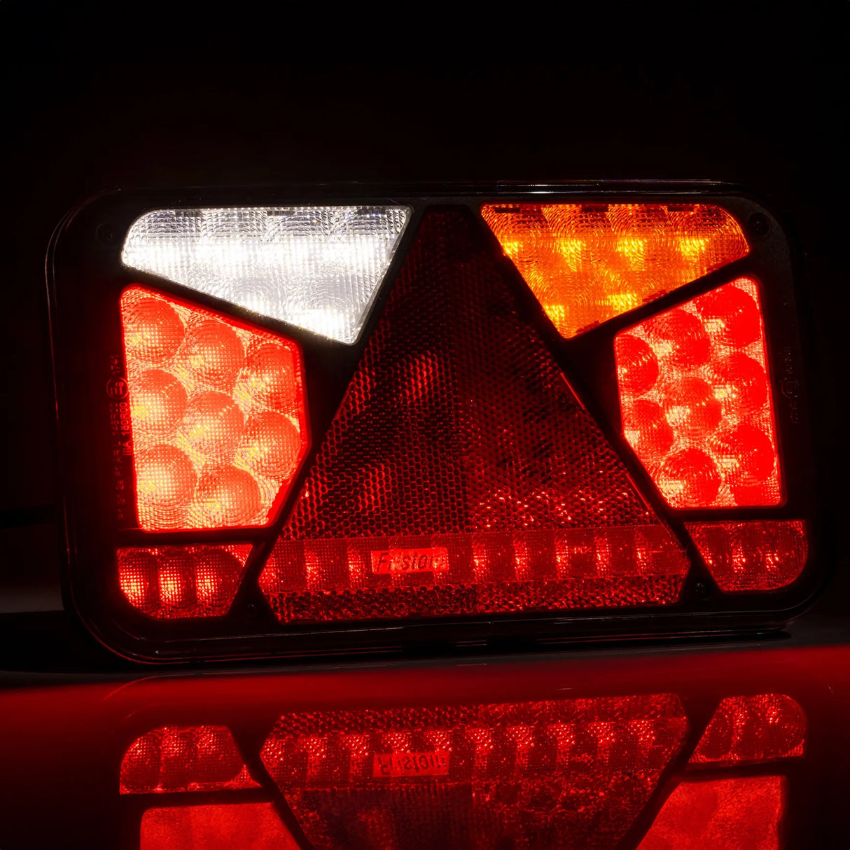 Hátsó lámpa LED 6 funkciós háromszög prizmás csatlakozós Canbus 12V jobb oldal