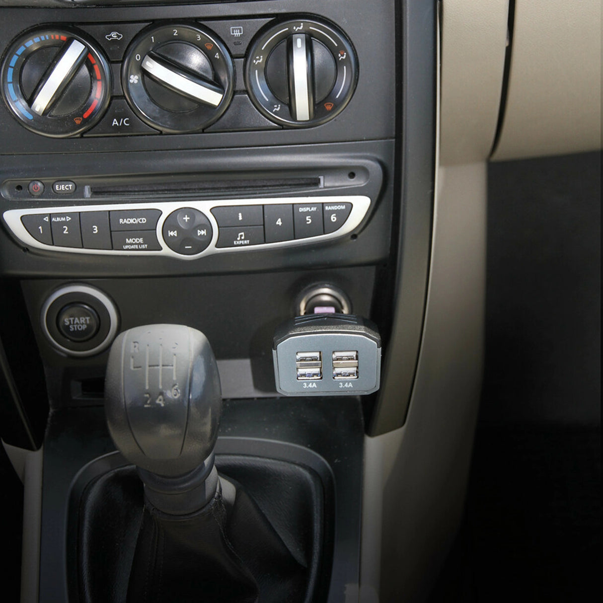 Szivargyújtó átalakító 4 USB porttal 6800 mA