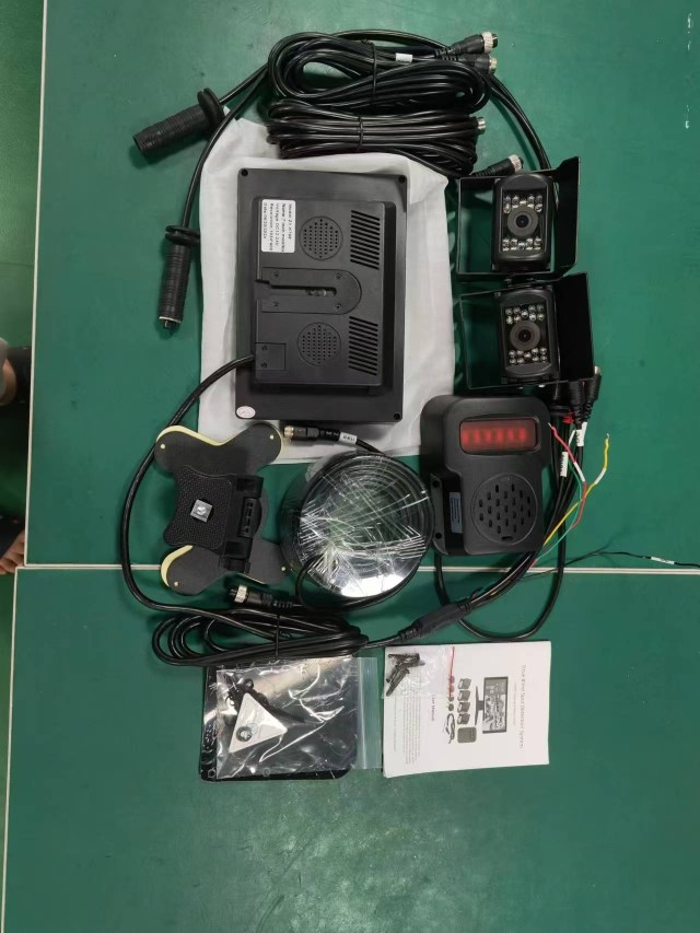 Tolatókamera monitorral 24V. A.I. szenzorral