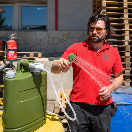 Camping shower with electric pump 14l (4xAA)