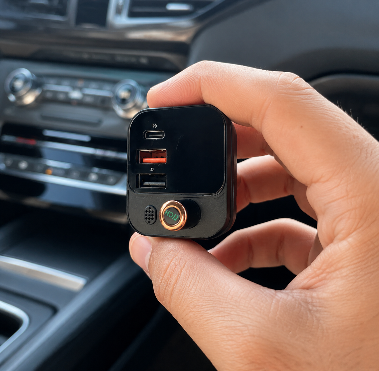 Car Bluetooth FM Transmitter fast charger USB-C black
