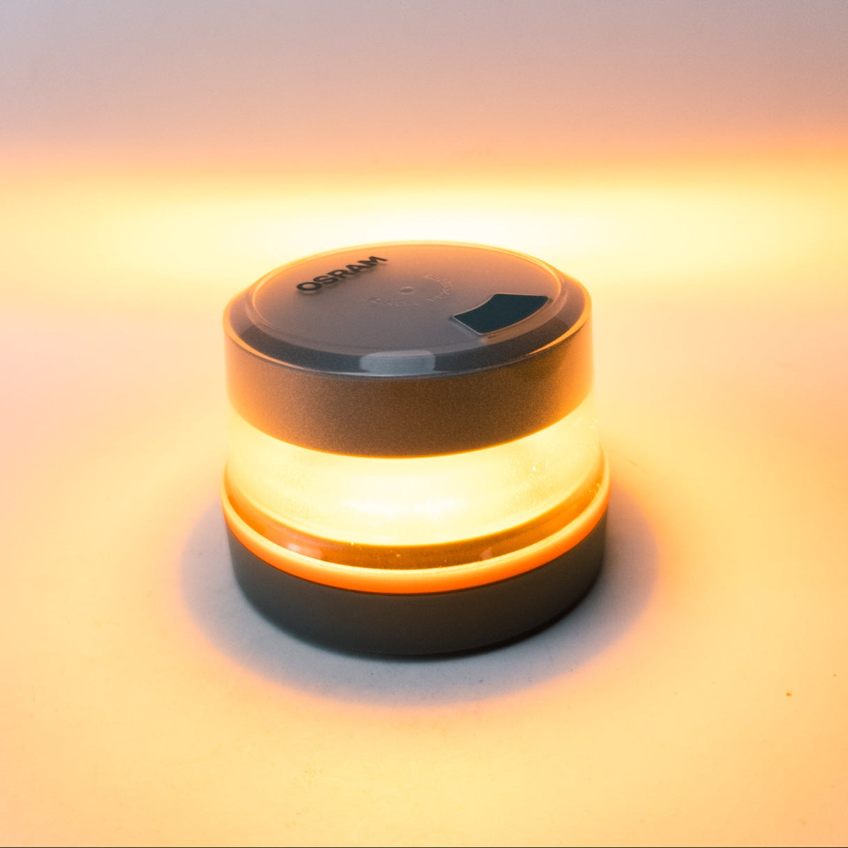 Yellow flashing LED with magnetic mount 360°